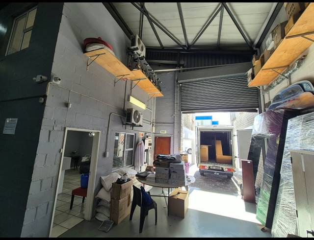 490M² WAREHOUSE TO LET IN PAROW INDUSTRIAL